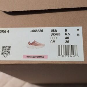 Antora 4 Women's Sneaker in Hazel